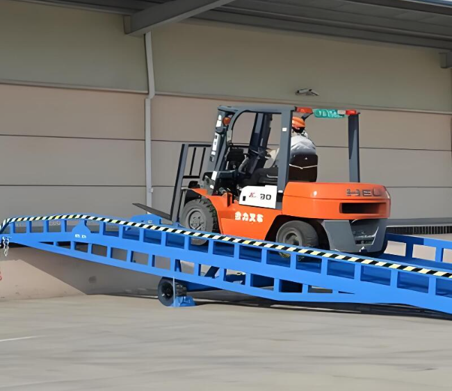 安阳移动式卸货平台（叉车用）